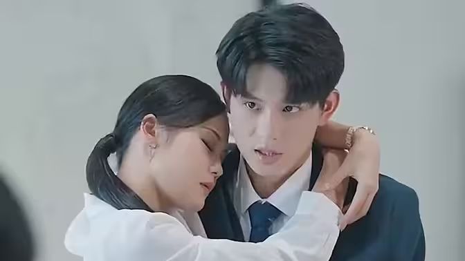 重生后，虐文霸總拿了寵妻劇本(全集)